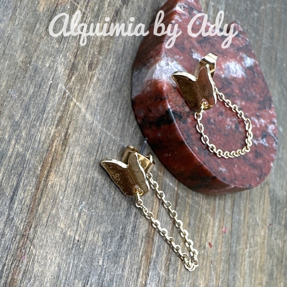 Alquimia Jewelry - Dainty gold steel stud earrings/manifesting success / good fortune/butterfly